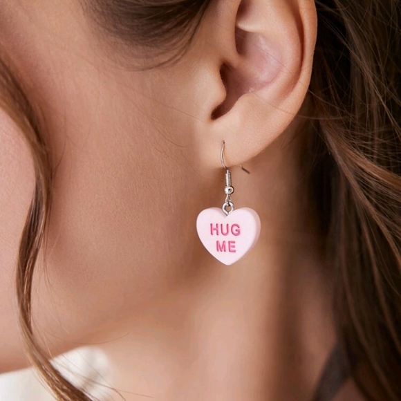 ROMWE Kawaii Slogan Graphic Heart Drop Earrings HugMe - Picture 2 of 3